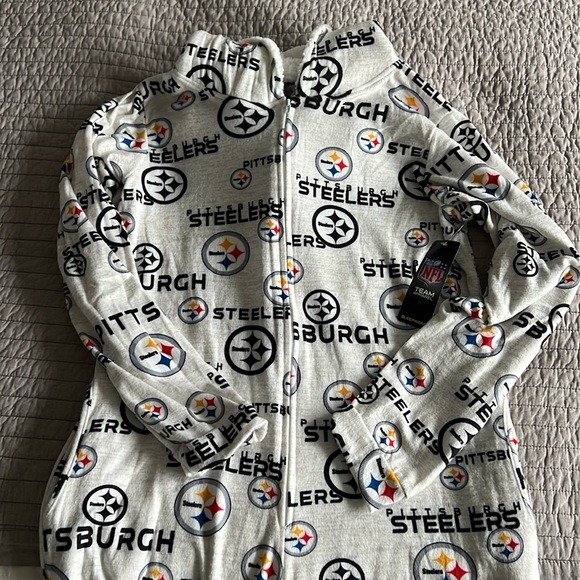 Pittsburgh Steelers onesie comfy & cozy! - Picture 1 of 4
